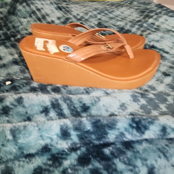 ALDO Women’s Camel TAN Brown Sandals Platform Flip Flops Wedges Shoes Size 10 - Picture 6 of 8